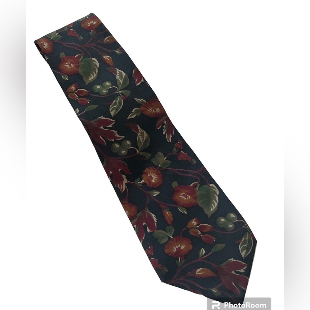 Vintage Christian Dior black floral print 100%  Italian woven silk men’s necktie